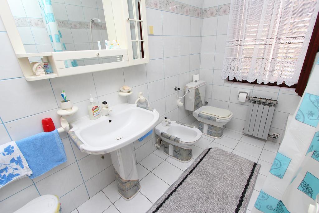 Rooms And Apartment Sanja Rovinj Bilik gambar