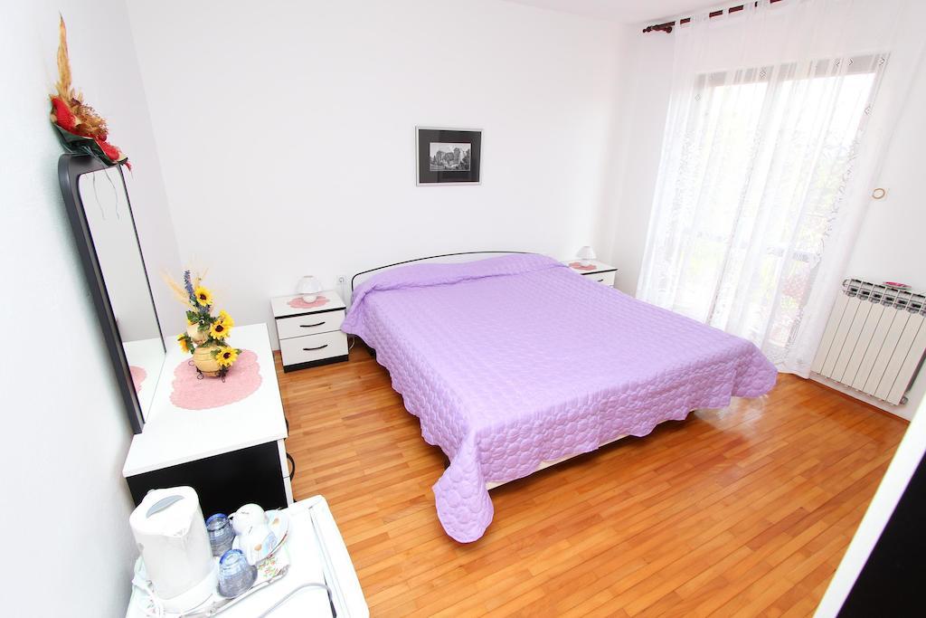 Rooms And Apartment Sanja Rovinj Bilik gambar