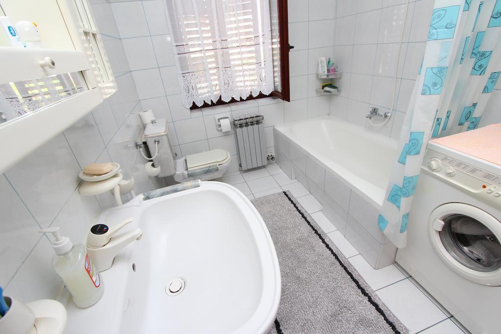 Rooms And Apartment Sanja Rovinj Bilik gambar